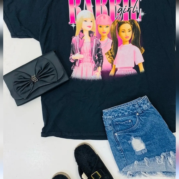 Barbie Tops - 🎄 Barbie NWT graphic short sleeve t-shirt Medium Large black pink